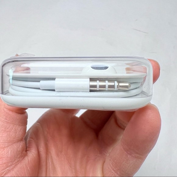 Never Used Apple Headphones - 3.5mm jack - Picture 2 of 4